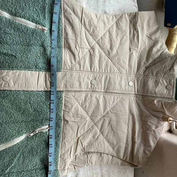 Women’s Sherpa Fleece Contrast Puffer Vest - Picture 7 of 7